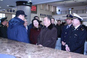 王樂泉慰問阿拉山口口岸春節(jié)節(jié)日值班人員