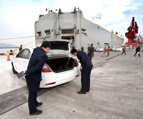 吉利汽車首次從北侖港滾裝出口