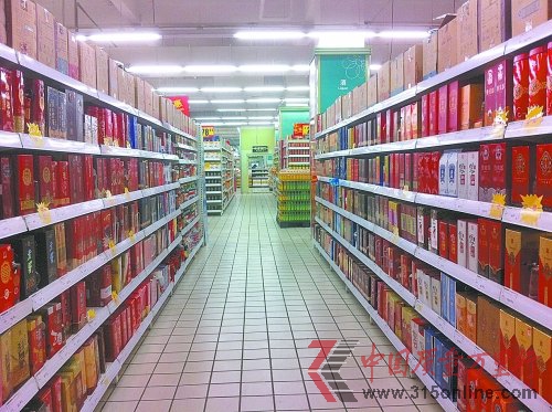中低檔白酒勾兌潛規(guī)則盛行 包裝上普遍裝“純糧”